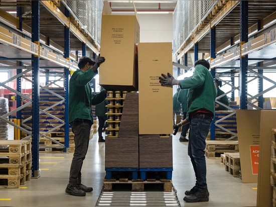 Présentoirs asymétriques et emballages en carton fragiles