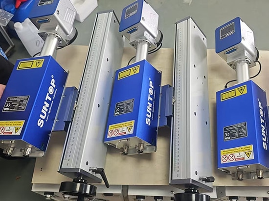 Une machine de marquage laser UV « flying » rigoureusement testée expédiée à un client australien