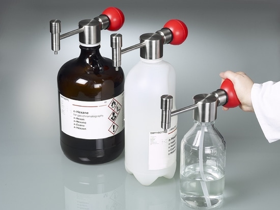 Mini-pompe à solvant : compacte et polyvalente – pour un dosage précis de solvants à partir de petits récipients (Bürkle GmbH)