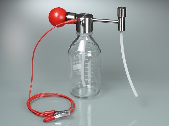 Mini-pompe à solvant : compacte et polyvalente – pour un dosage précis des solvants à partir de petits récipients (Bürkle GmbH)