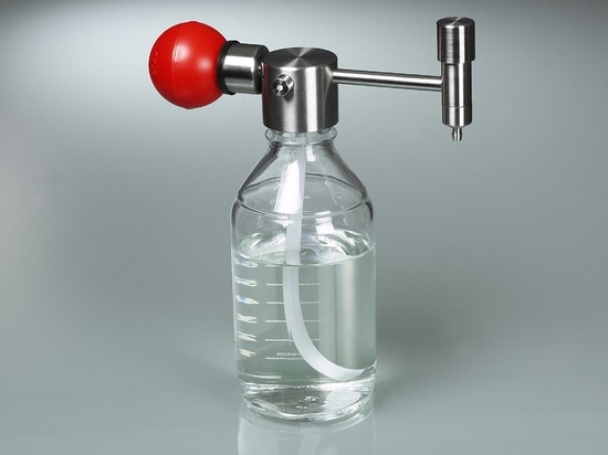 Mini-pompe à solvant : compacte et polyvalente – pour un dosage précis des solvants à partir de petits récipients (Bürkle GmbH)