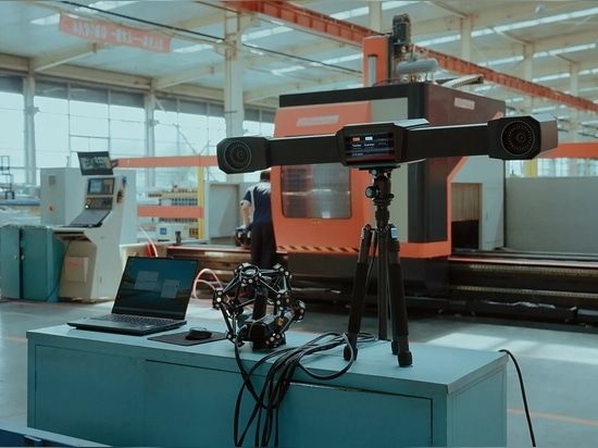 Scanner 3D SHINING 3D FreeScan Trak Pro destiné à la numérisation d'objets de grande taille