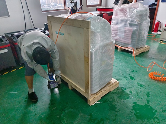 Expédition vers l'Italie de soudeuses laser 4-en-1 SUNTOP haute stabilité de 2 000 W