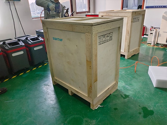 Expédition vers l'Italie de soudeuses laser 4-en-1 SUNTOP haute stabilité de 2 000 W