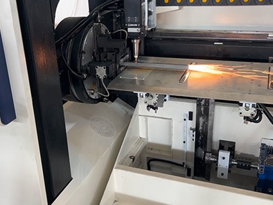Livraison réussie d’une machine automatique de découpe laser de tubes SUNTOP en Italie