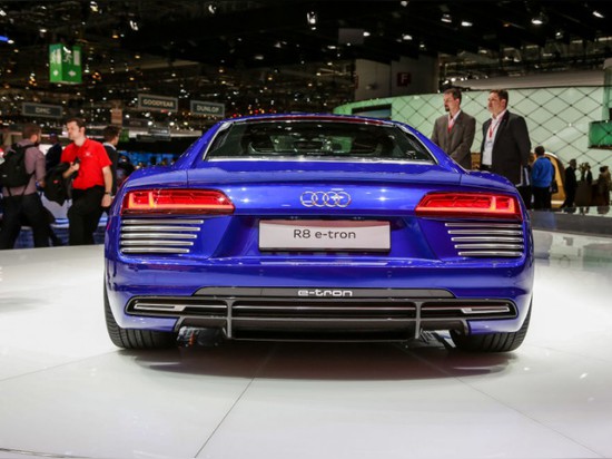 SUPERCAR ÉLECTRIQUE SÉRIEUSEMENT LISSE PAR AUDI