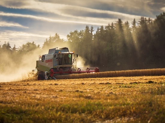 LA VÉRIFICATION DE CONCEPTION DE PRODUIT NOUVEAU EN MESURANT LE COUPLE A PRODUIT D'UN AXE DE PTO DE TRACTEUR EN THE FIELD